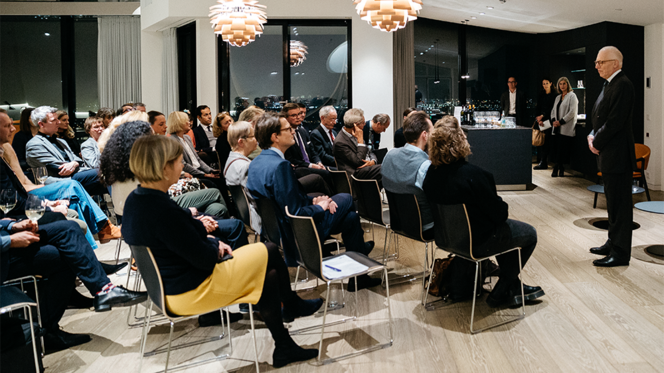 Publikum des dritten AtlanticTalks in den Räumlichkeiten der Stiftung in der Elbphilharmonie Hamburg