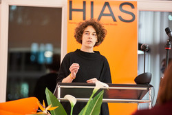Katrin Hammerschmidt, HIAS-Fellow, spricht bei der Eröffnung des HIAS.